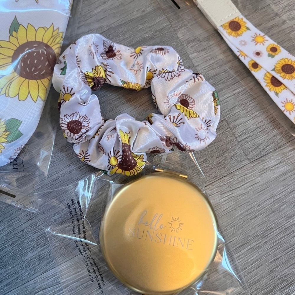 Sunflower Accessory Set - Picture 3 of 5